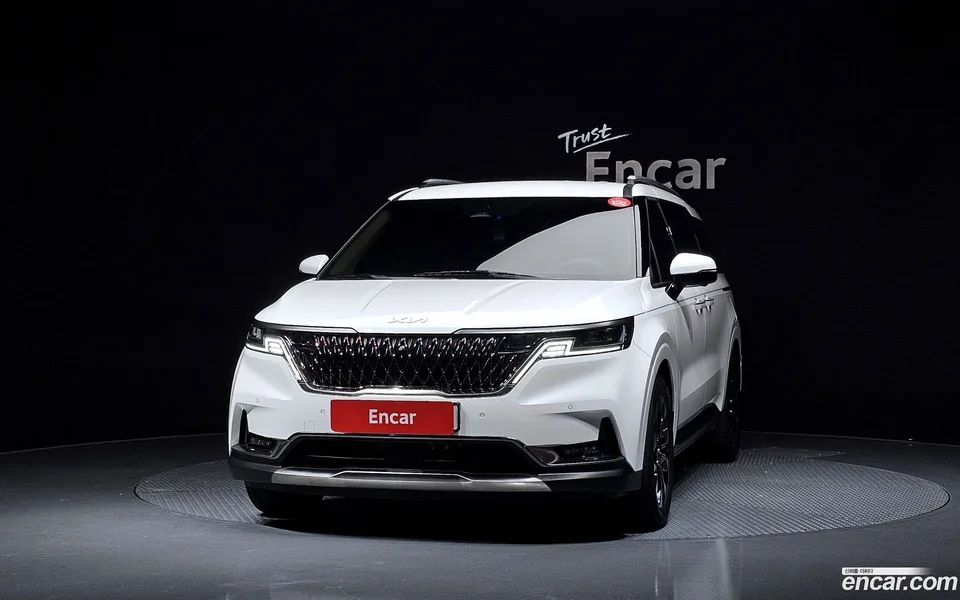 Kia Carnival 7 2023 — thumbnail 3