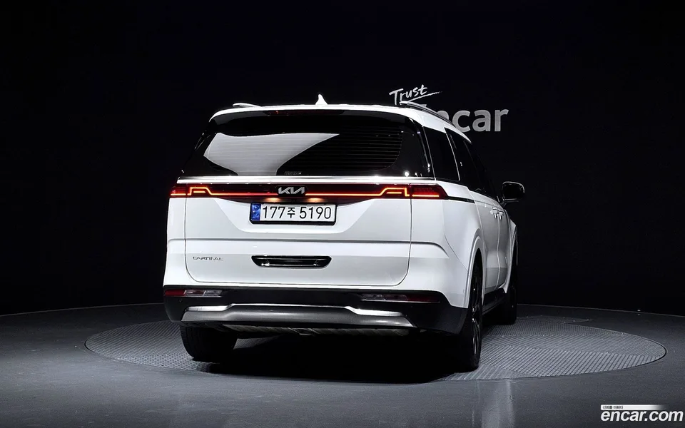 Kia Carnival 7 2023 — thumbnail 4