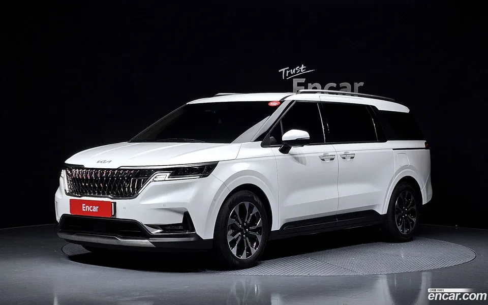Kia Carnival 7 2023 — photo 1, buy with delivery to Moscow