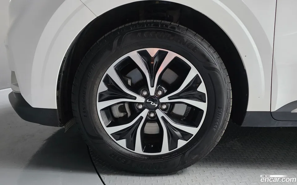 Kia Carnival 9 2023 — thumbnail 2