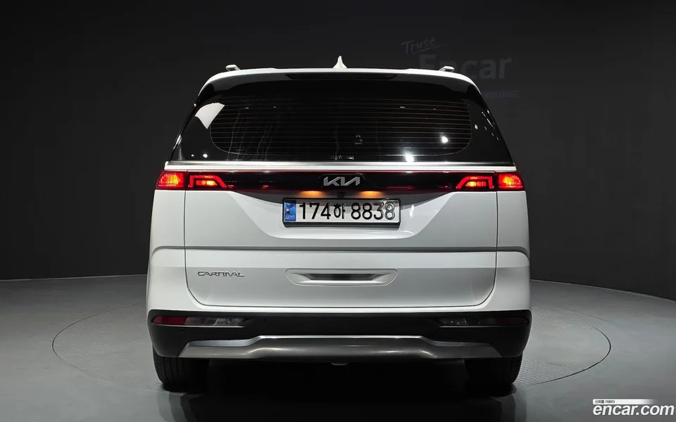 Kia Carnival 9 2023 — thumbnail 4