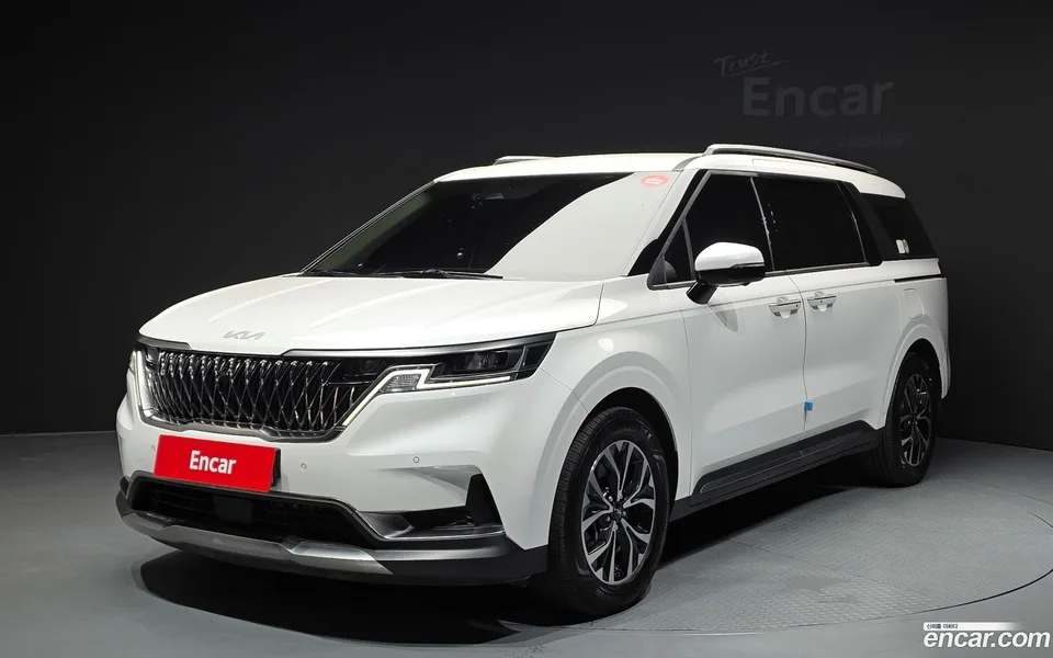 Kia Carnival 9 2023 — photo 1, buy with delivery to Moscow