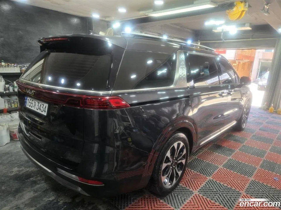 Kia Carnival 7 2023 — thumbnail 3