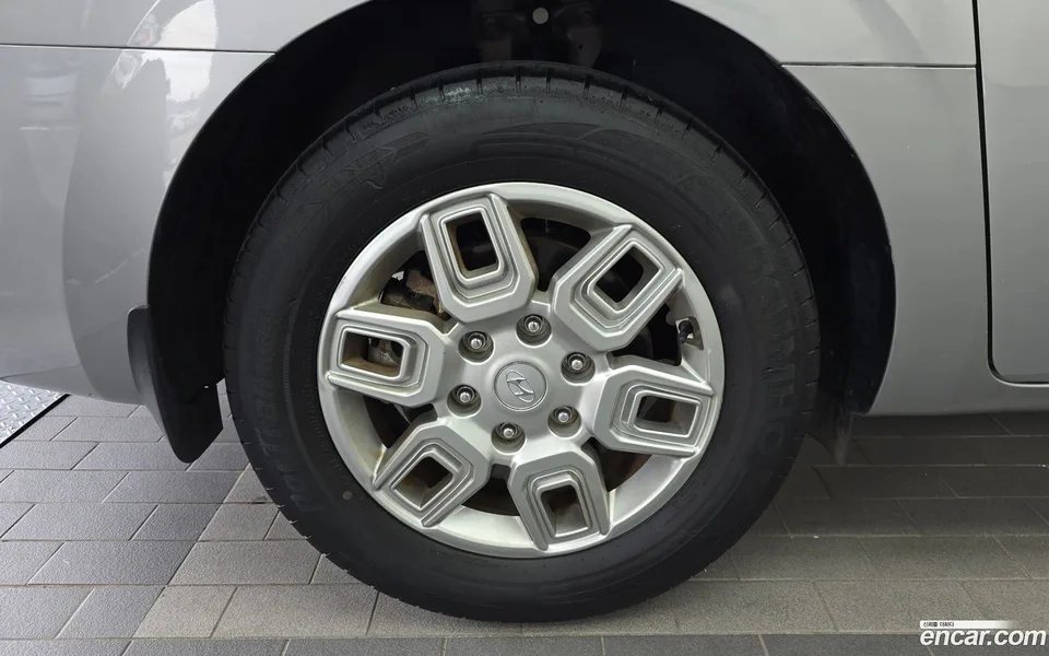 Hyundai Staria 9 2023 — thumbnail 5
