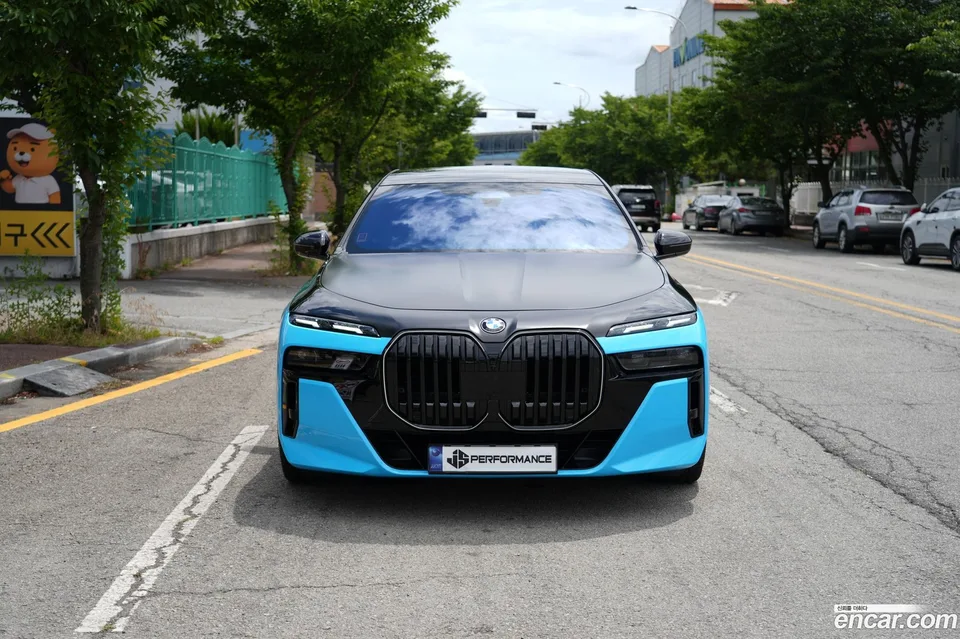 BMW 7 Series 740i xDrive M 2025 — thumbnail 3