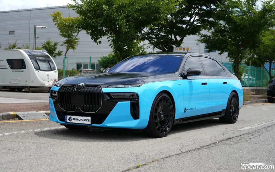 BMW 7 Series 740i xDrive M 2025 — photo 1, buy with delivery to Moscow