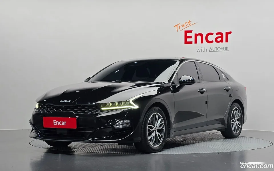 Kia K5 2.0 2023 — фото 1, купить с доставкой в Москву