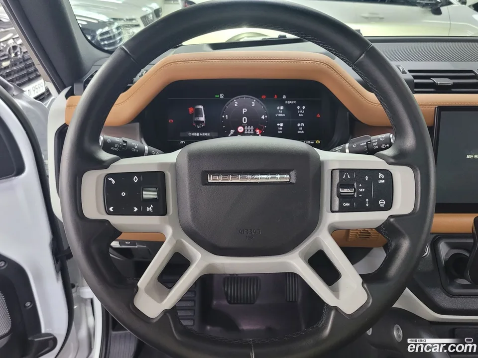 Land Rover Defender 130 D300 X- HSE 2023 — thumbnail 4