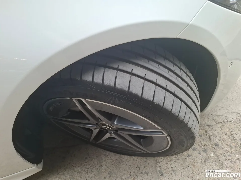 Mercedes-Benz C-Class C200 AMG Line 2025 — thumbnail 2