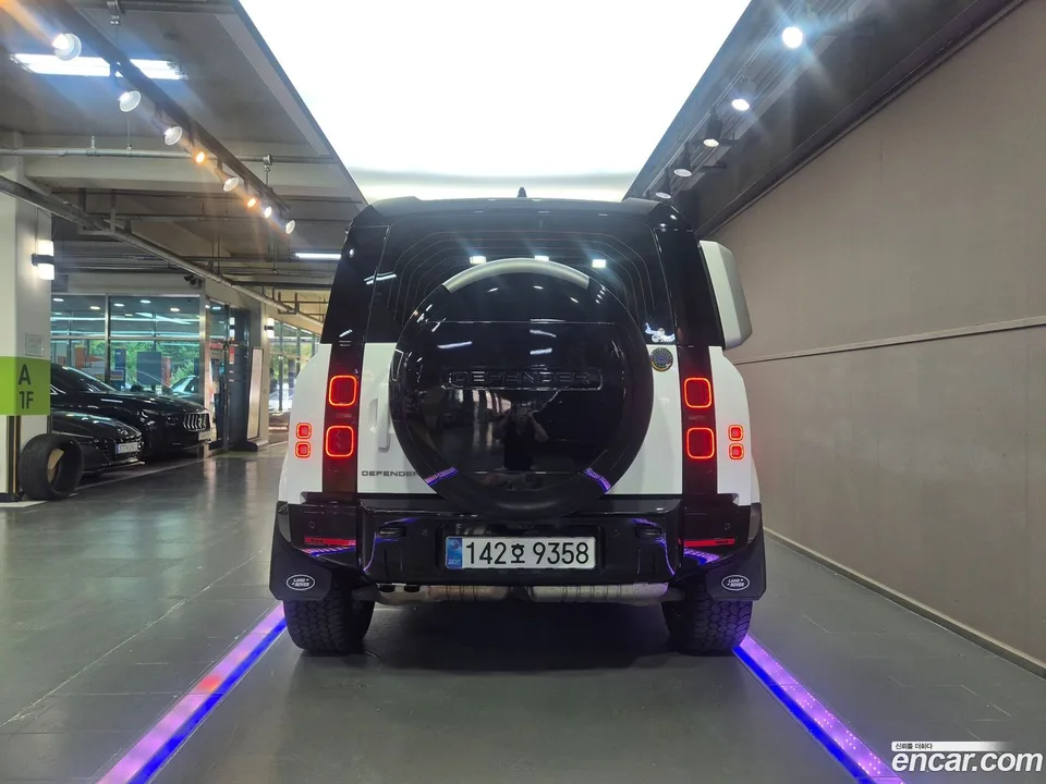 Land Rover Defender 110 D250 X- SE 2025 — thumbnail 3
