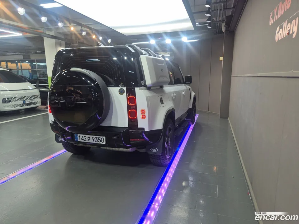 Land Rover Defender 110 D250 X- SE 2025 — thumbnail 4