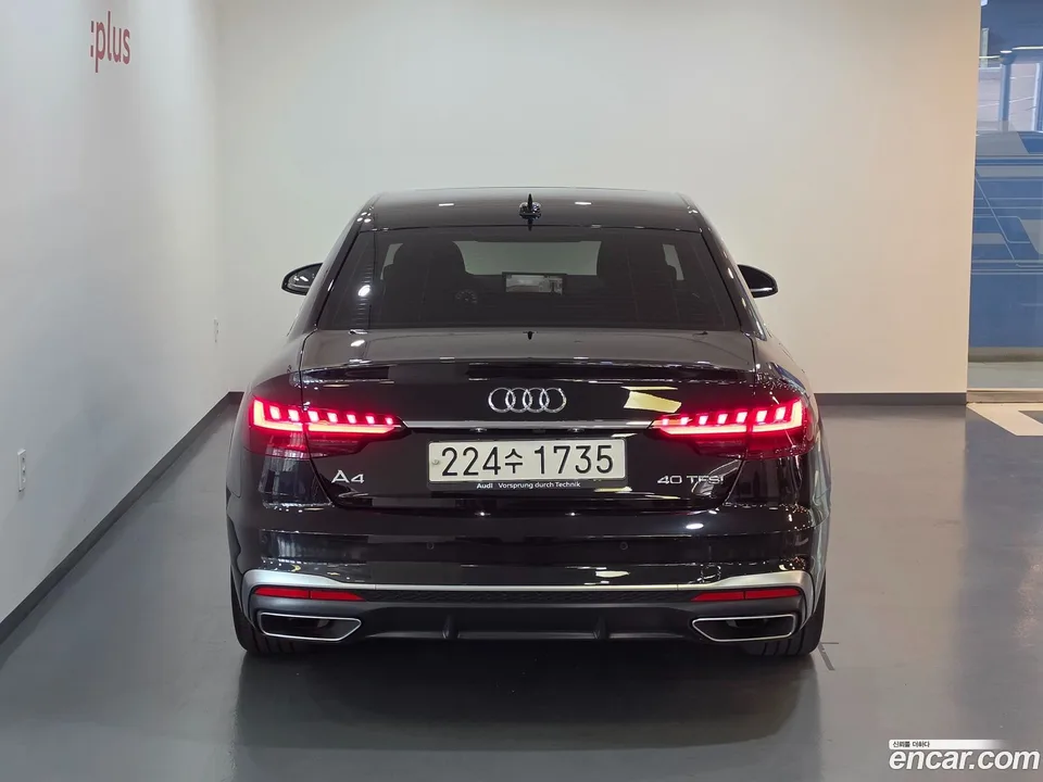 Audi A4 40 TFSI 2023 — thumbnail 4