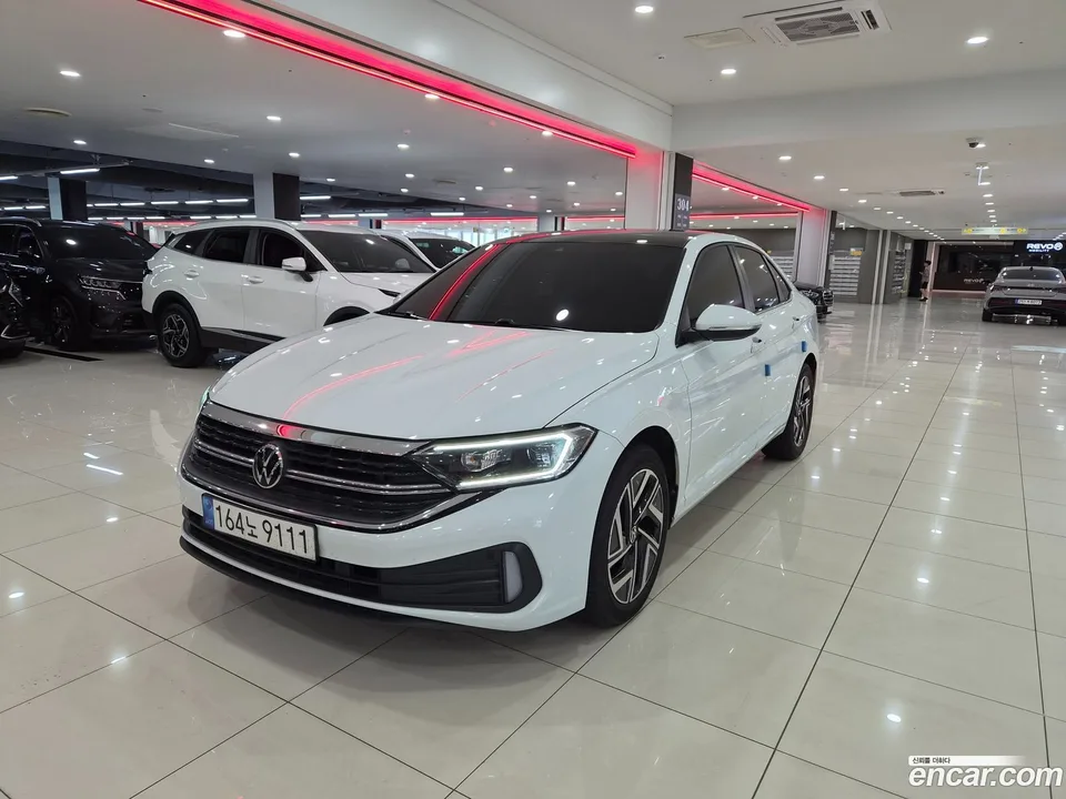 Volkswagen Jetta 1.5 TSI 2022 — photo 1, buy with delivery to Moscow