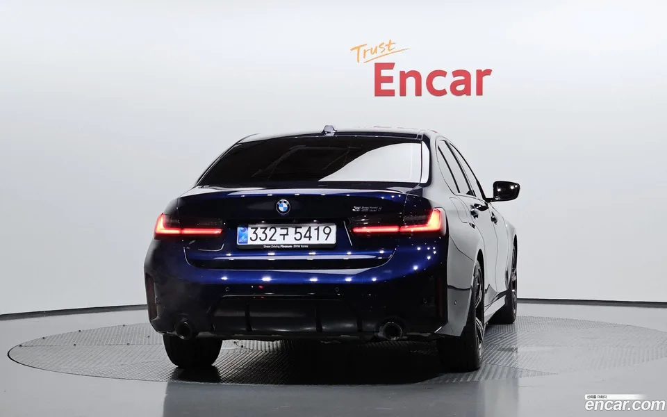 BMW 3 Series 320i M 2025 — thumbnail 4