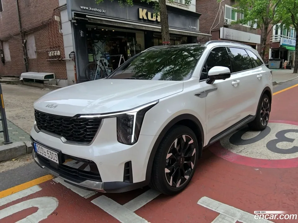 Kia Sorento 2.5T 2WD 2023 — photo 1, buy with delivery to Moscow