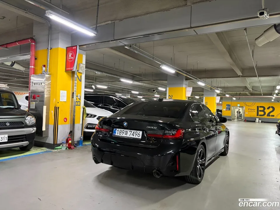 BMW 3 Series 320i M 2025 — thumbnail 4