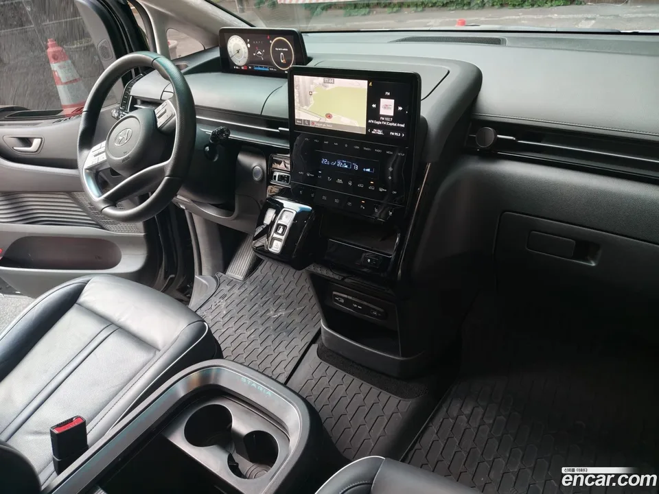 Hyundai Staria 4WD 7 2023 — thumbnail 2