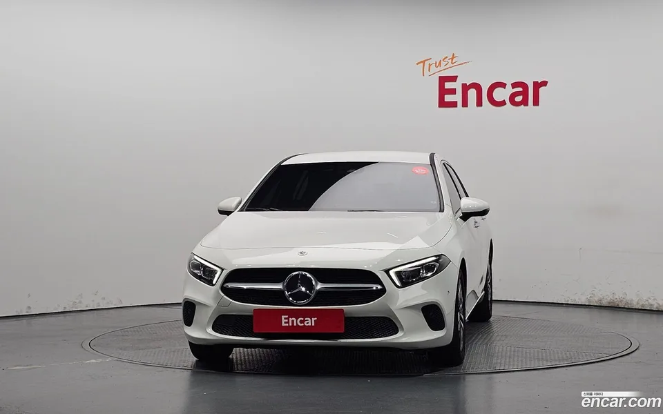 Mercedes-Benz A-Class A220 2022 — thumbnail 3