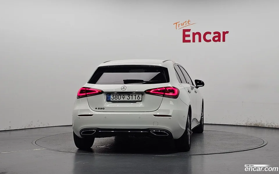 Mercedes-Benz A-Class A220 2022 — thumbnail 4