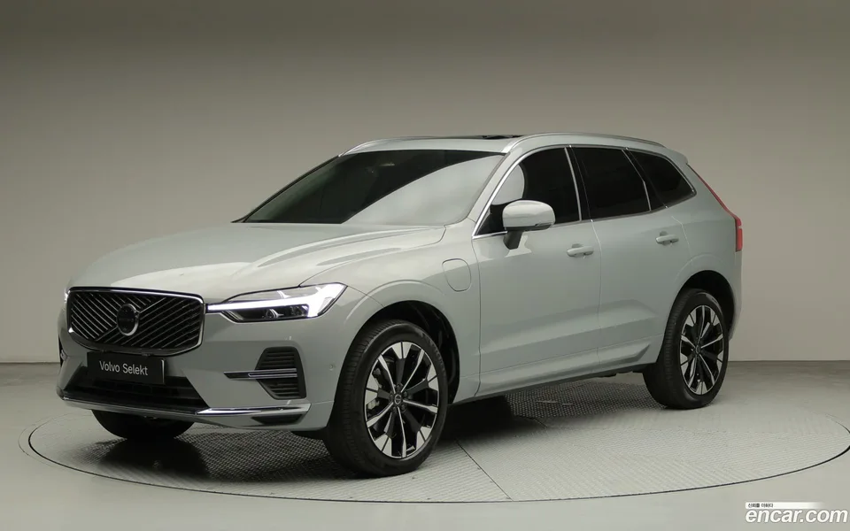 Volvo XC60 T8 2025 — photo 1, buy with delivery to Moscow