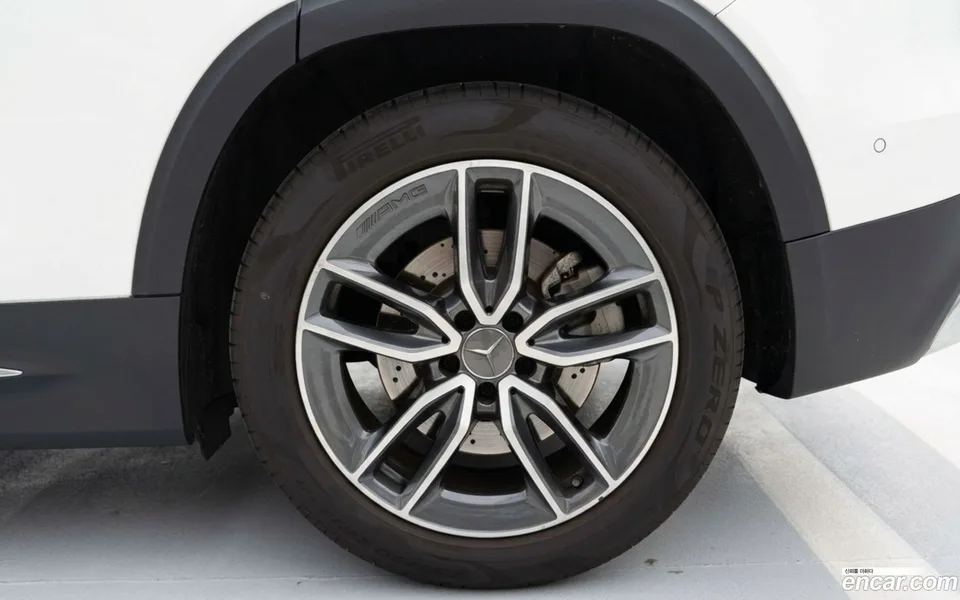 Mercedes-Benz GLB-Class AMG GLB35 4MATIC 2025 — thumbnail 5