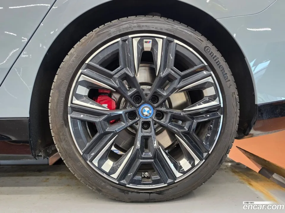BMW i5 M60 xDrive 2024 — thumbnail 2