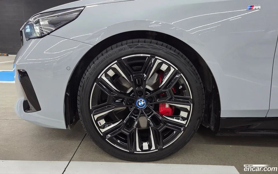 BMW i5 M60 xDrive 2024 — thumbnail 5