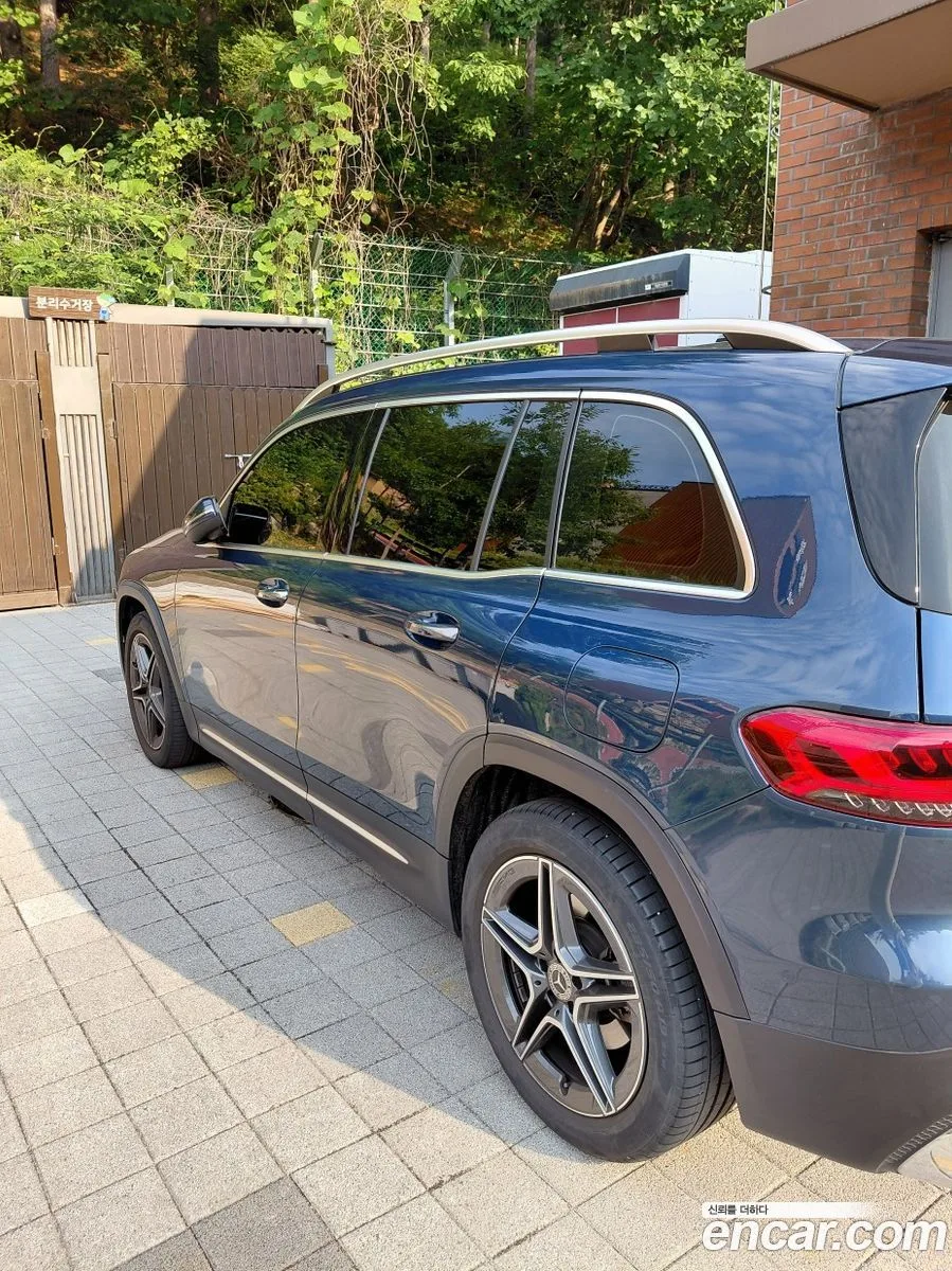 Mercedes-Benz GLB-Class GLB250 4MATIC 2023 — thumbnail 4