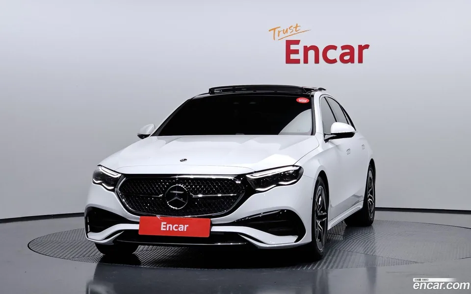 Mercedes-Benz E-Class E300 4MATIC AMG Line 2024 — thumbnail 3