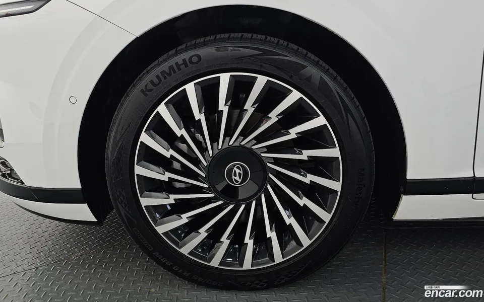Hyundai Grandeur 2.5 2WD 2023 — thumbnail 2