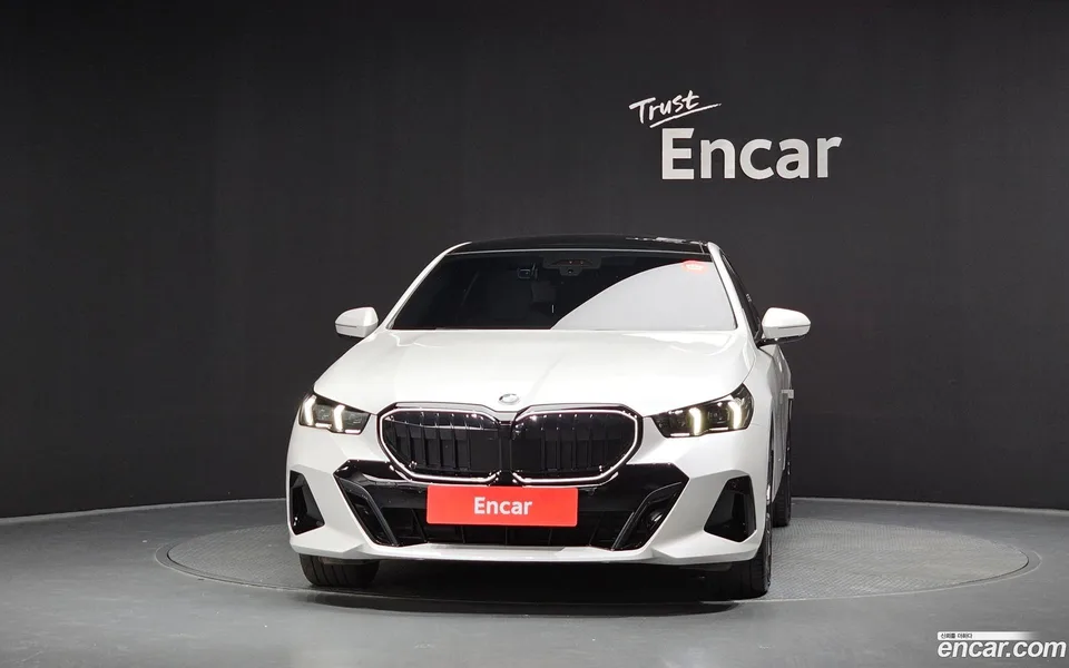 BMW 5 Series 520i 2025 — thumbnail 3