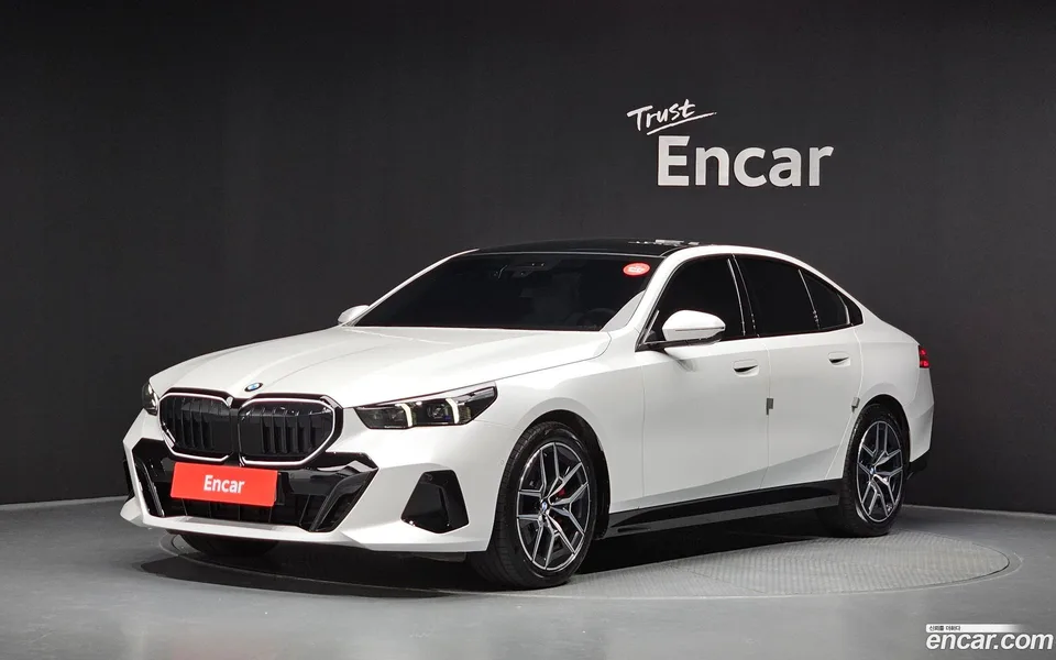 BMW 5 Series 520i 2025 — фото 1, купить с доставкой в Москву