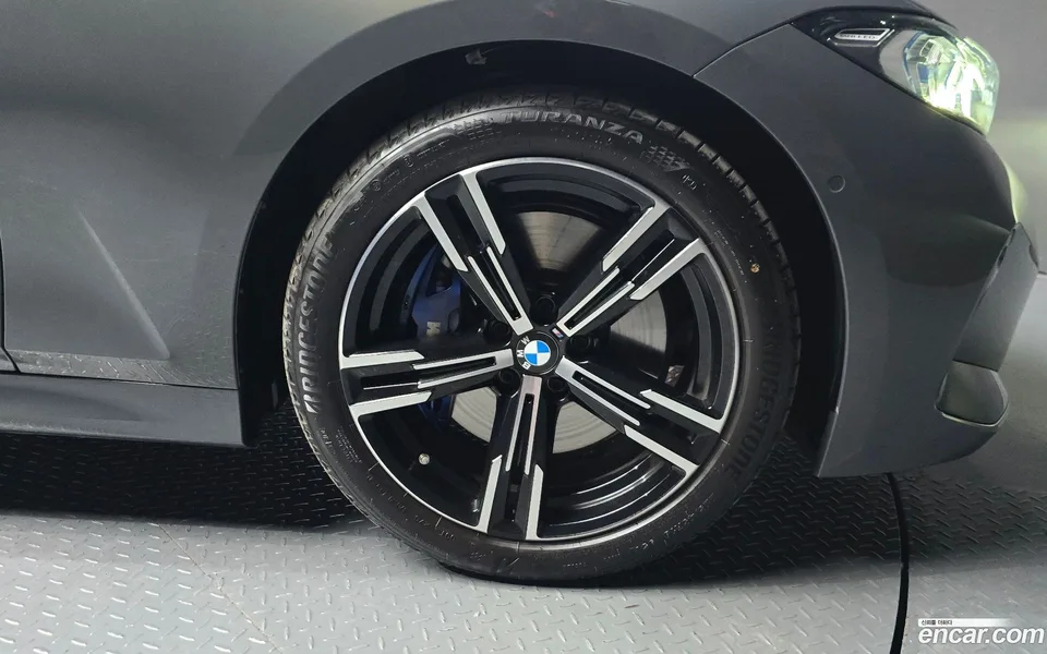 BMW 3 Series 320i M 2025 — thumbnail 5