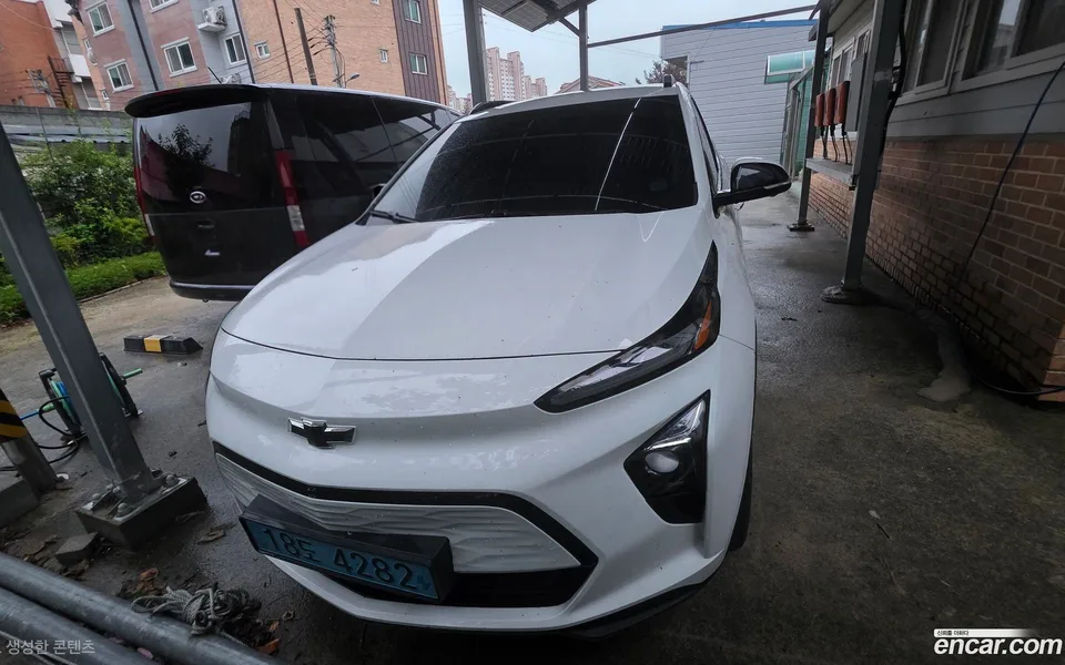 Chevrolet Bolt EUV 2022 — photo 1, buy with delivery to Moscow