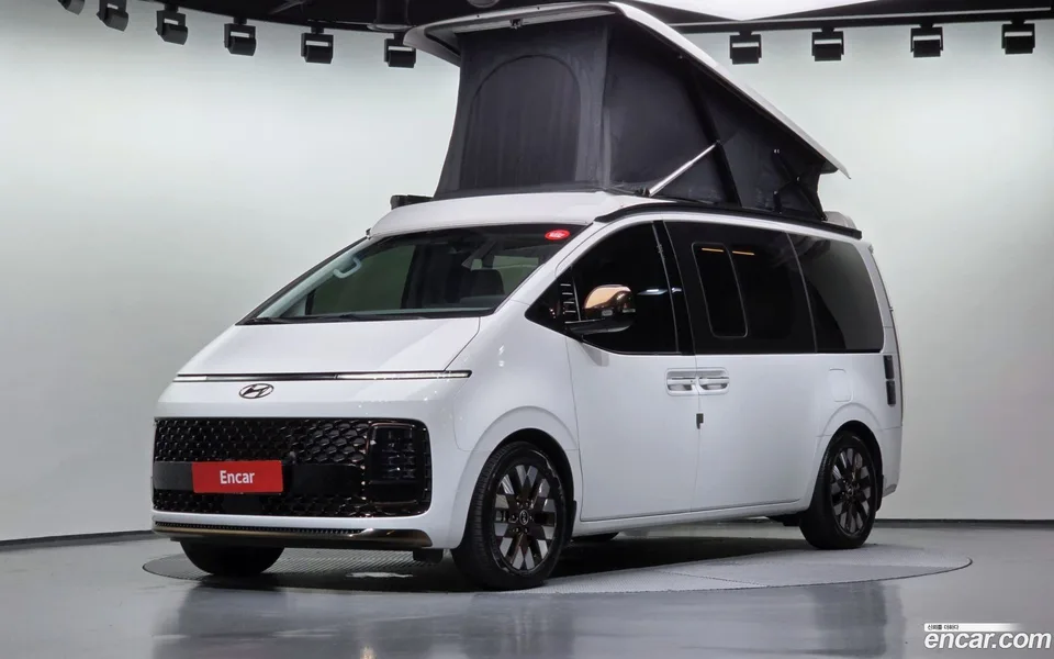 Hyundai Staria 2WD 2024 — photo 1, buy with delivery to Moscow