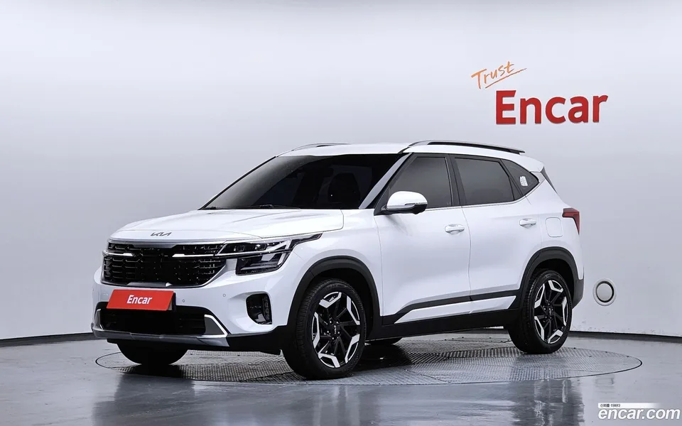 Kia Seltos 2.0 2WD 2023 — photo 1, buy with delivery to Moscow