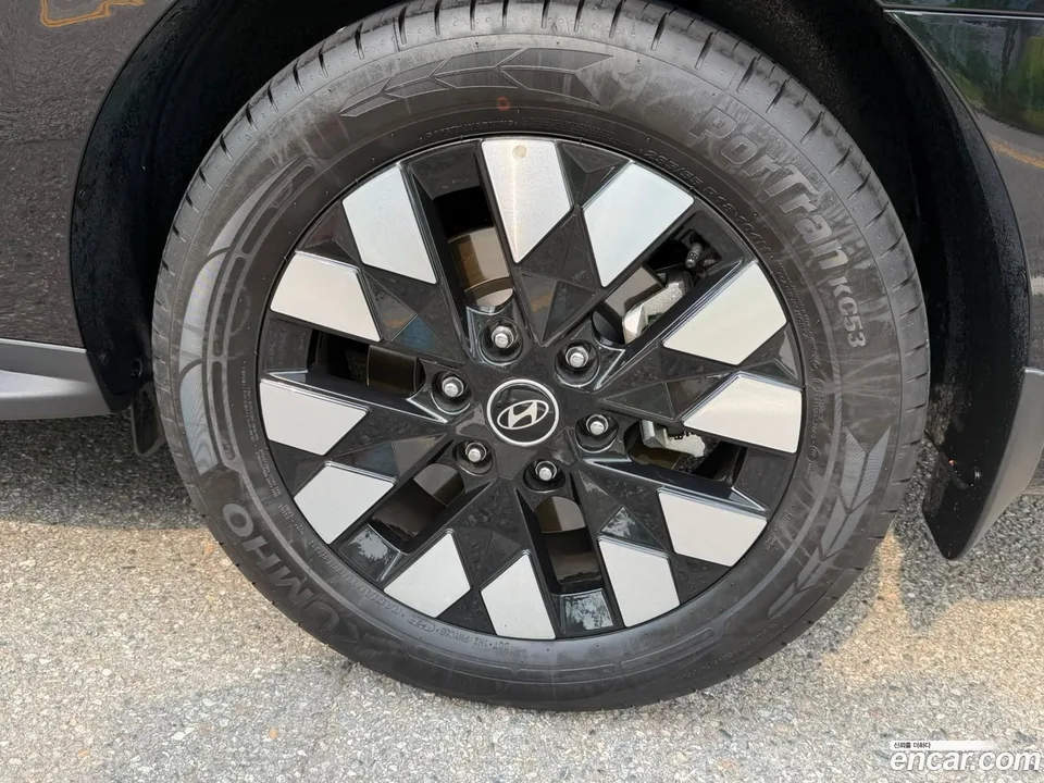 Hyundai Staria 4WD 7 2025 — thumbnail 2