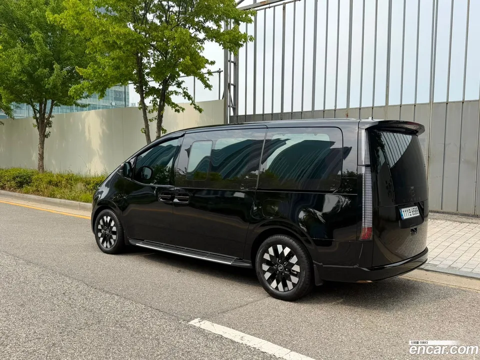 Hyundai Staria 4WD 7 2025 — thumbnail 4
