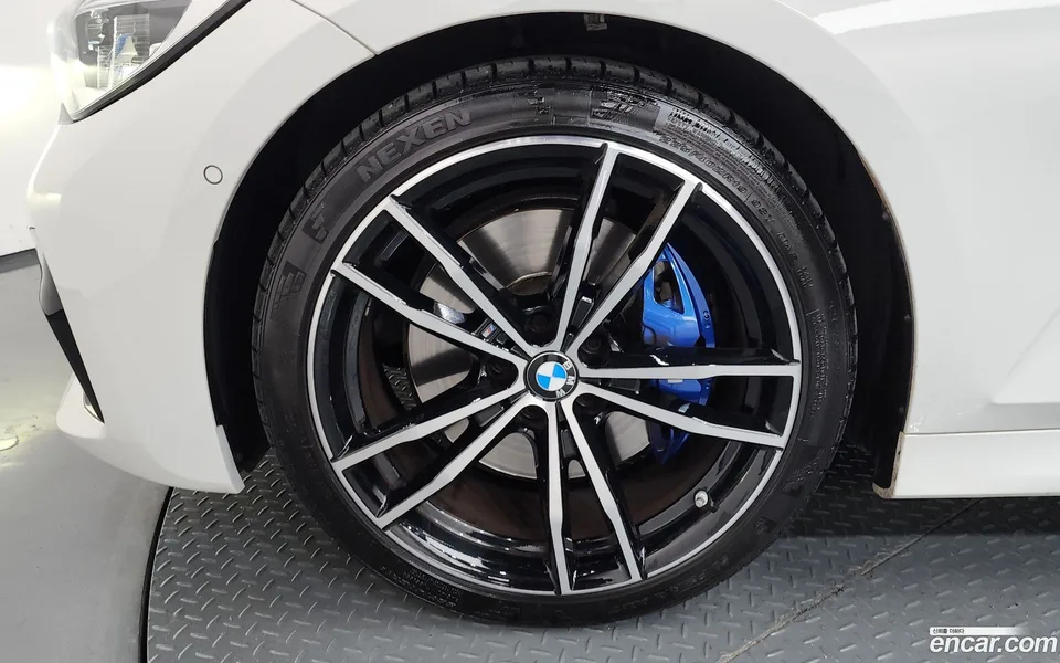 BMW 3 Series 320i M 2022 — thumbnail 2