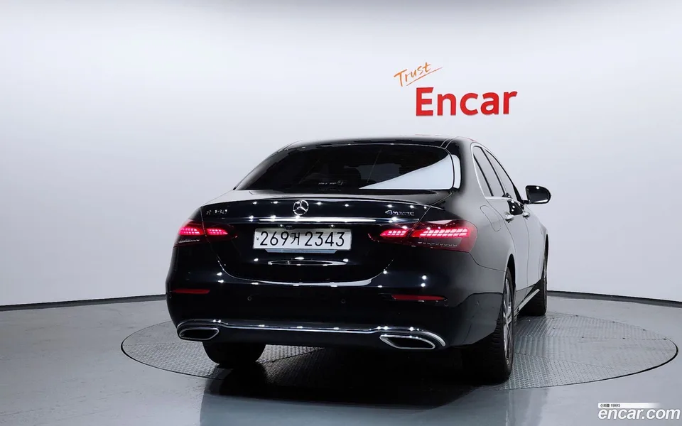 Mercedes-Benz E-Class E350 4MATIC 2022 — thumbnail 4