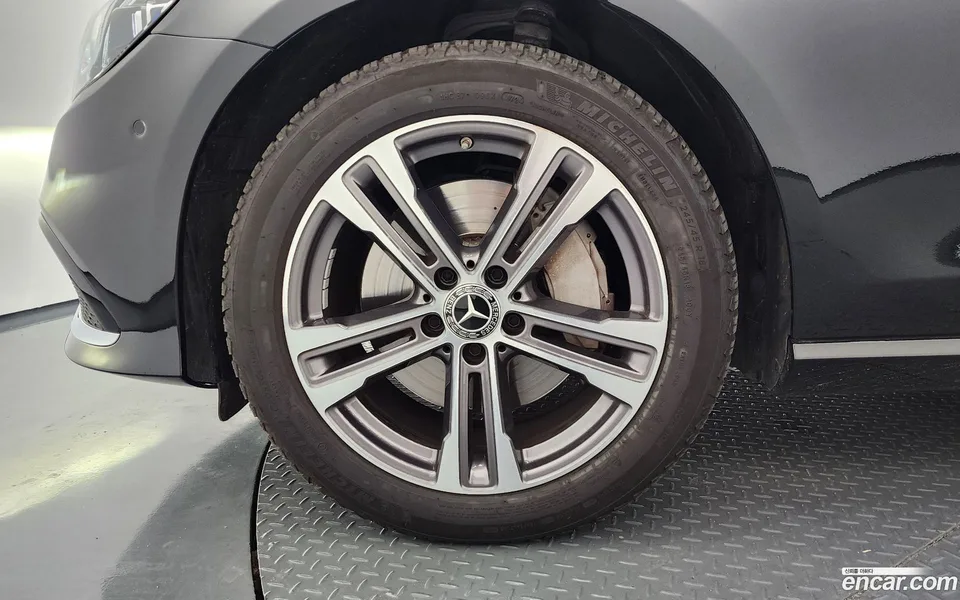 Mercedes-Benz E-Class E350 4MATIC 2022 — thumbnail 5