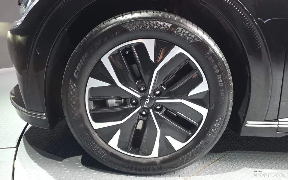 Kia EV6 2023 — thumbnail 2