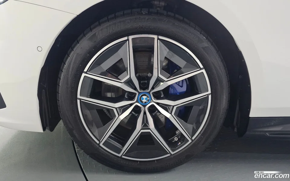 BMW i5 eDrive 40 M 2025 — thumbnail 5