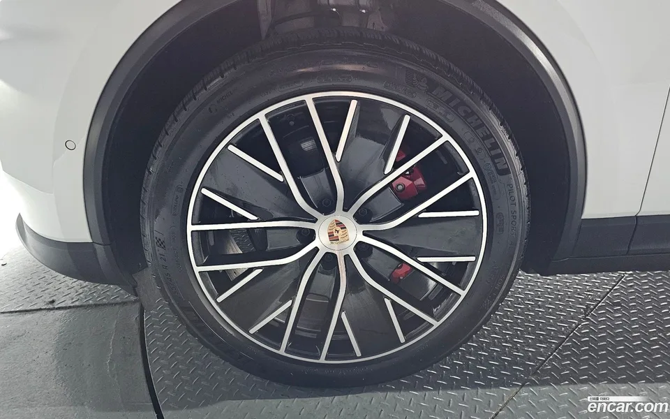 Porsche Macan Electric 4S 2025 — thumbnail 2