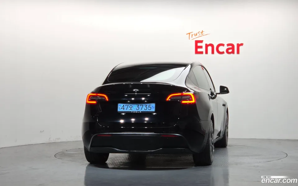 Tesla Model Y RWD 2024 — thumbnail 4