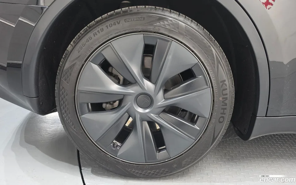 Tesla Model Y RWD 2024 — thumbnail 5