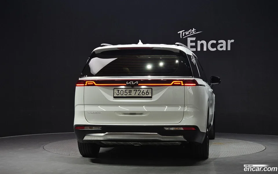 Kia Carnival 9 2023 — thumbnail 4