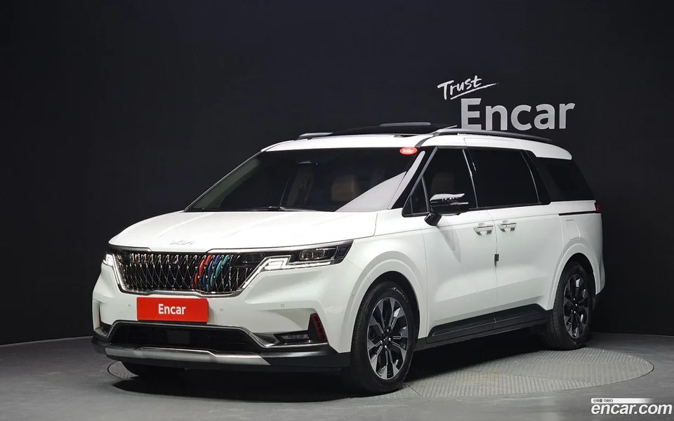 Kia Carnival 9 2023 — photo 1, buy with delivery to Moscow
