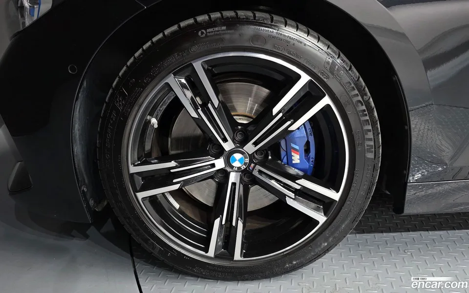BMW 3 Series 320i M 2024 — thumbnail 2