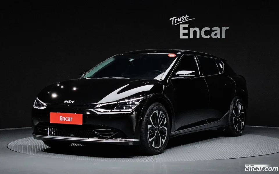 Kia EV6 2023 — photo 1, buy with delivery to Moscow